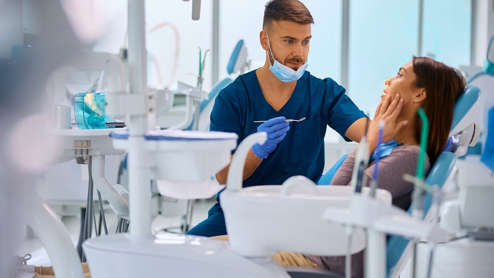 چرا جرمگیری مداوم دندانها برای بیماران دیابتی حیاتیتر است؟